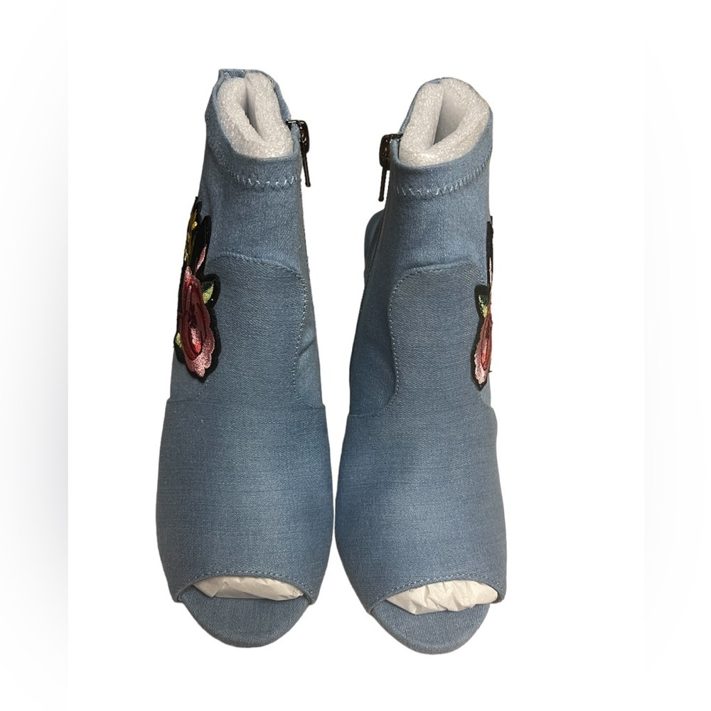 NWT Red Delicious Denim open Toe Booties with Embroidered Rose 7.5 - Picture 2 of 8